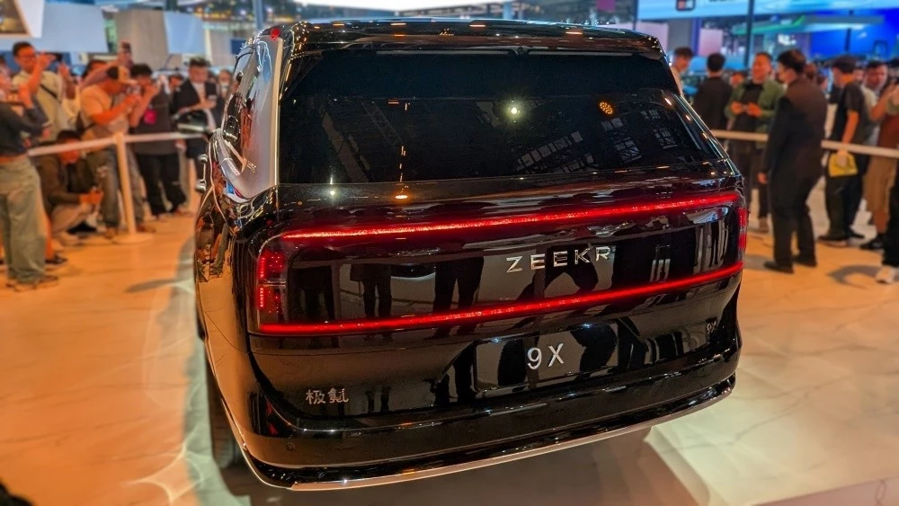 кроссовер Zeekr 9X сзади в Шанхае 2025