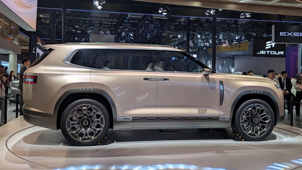 концепт-кар Exeed Tianji сбоку в Шанхае 2025