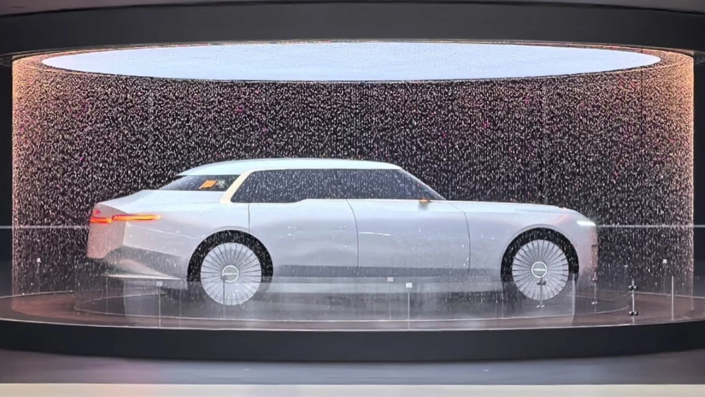 Roewe Pearl концепт седан сбоку Шанхайский автосалон Шанхай 2025