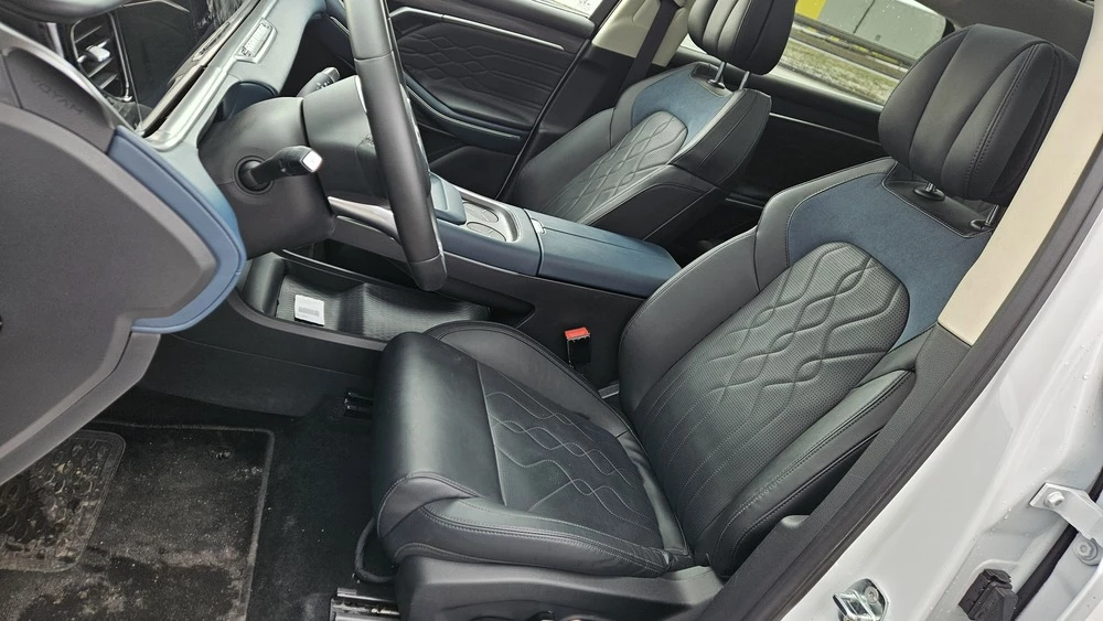 Voyah Free EVR Sport Edition салон интерьер первый ряд сиденья