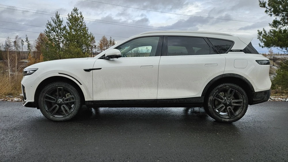 Voyah Free EVR Sport Edition сбоку