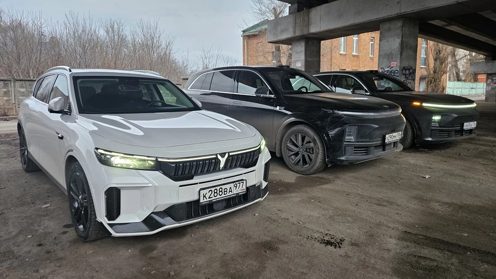 Voyah Free EVR Sport Edition сбоку спереди Lixiang