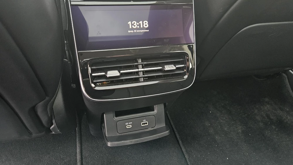 Voyah Free EVR Sport Edition салон интерьер второй ряд дефлекторы кнопки