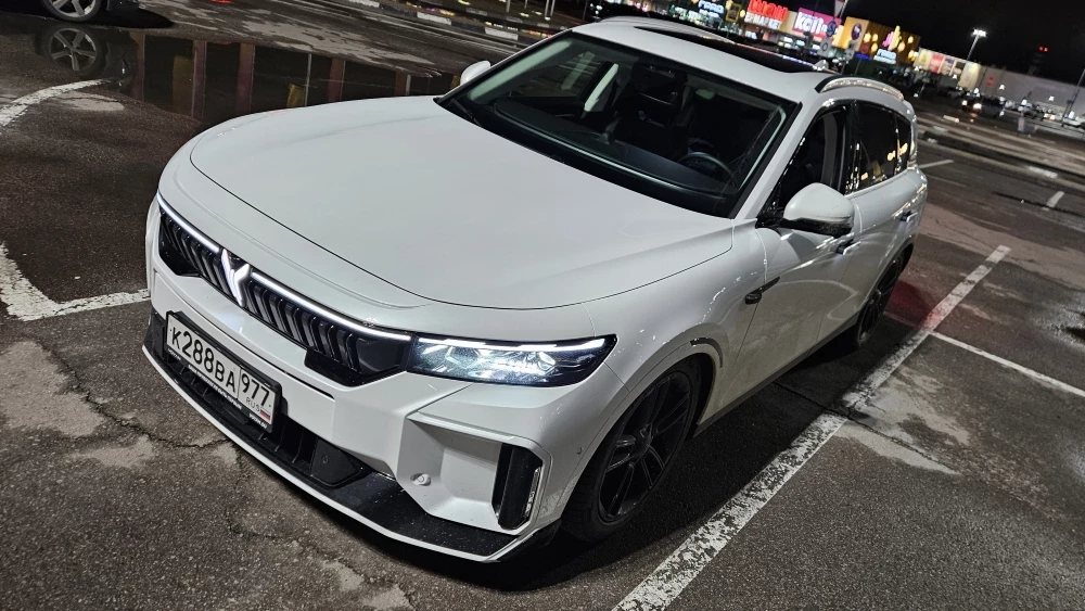 Voyah Free EVR Sport Edition сбоку сверху спереди