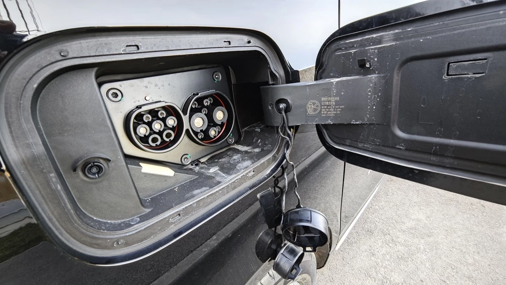 wey 80 тест сбоку спереди зарядный порт