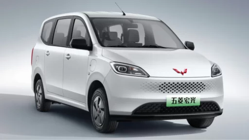 wuling hongguang erev минивэн белый сбоку спереди китайский ларгус