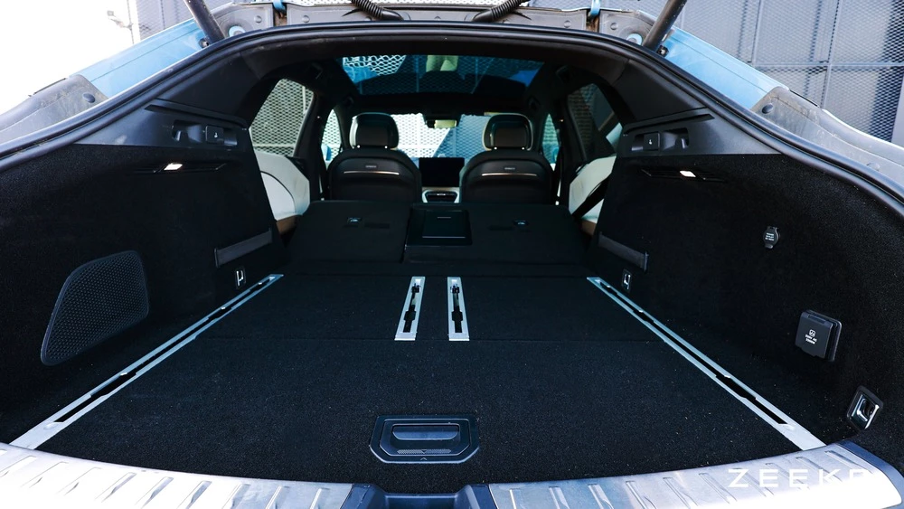 Zeekr 007 GT универсал багажник ровный пол салон интерьер