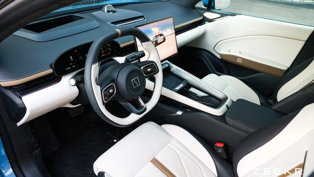 Zeekr 007 GT универсал салон интерьер сиденья первый ряд