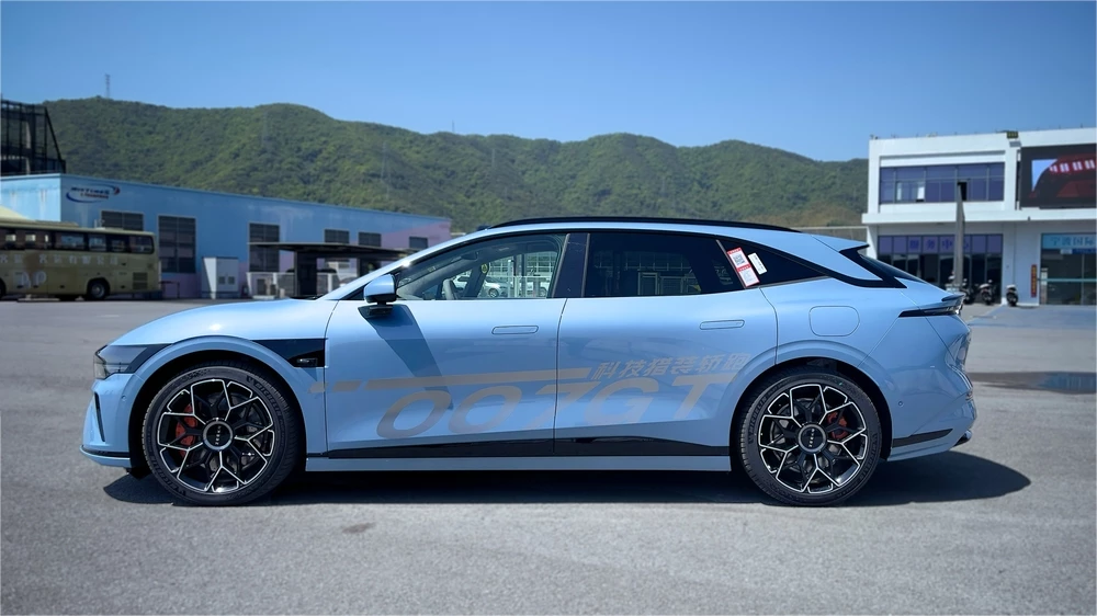 Zeekr 007 GT тест сбоку