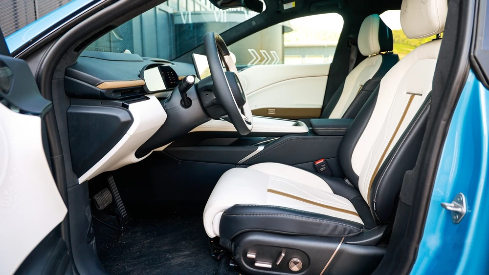 Zeekr 007 GT тест салон интерьер сиденье первый ряд