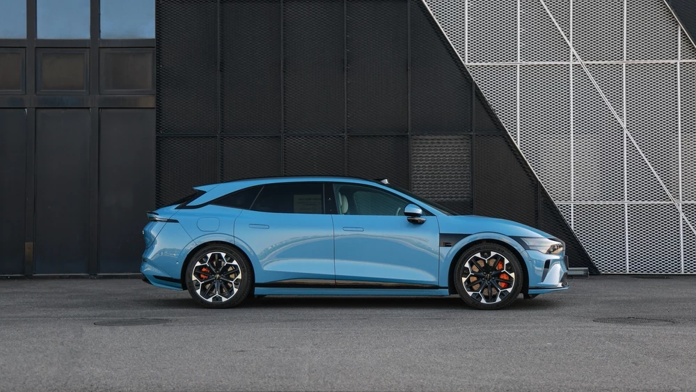 Zeekr 007 GT тест сбоку