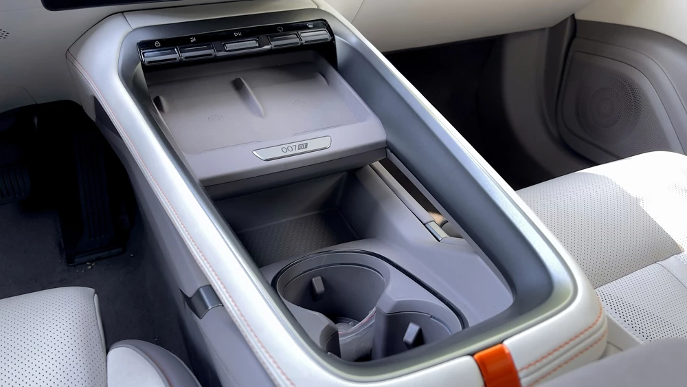 Zeekr 007 GT тест салон интерьер тоннель зарядка