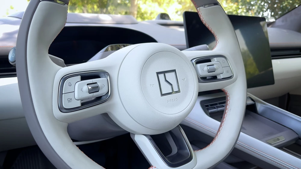 Zeekr 007 GT тест салон интерьер руль