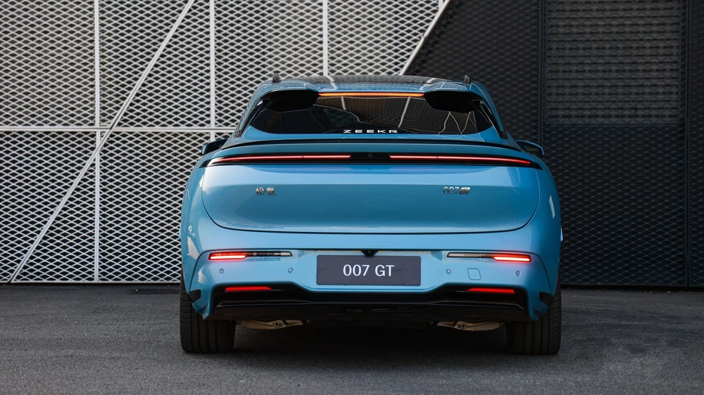 Zeekr 007 GT тест сзади