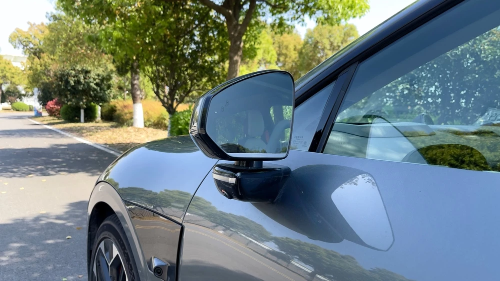 Zeekr 007 GT тест сбоку зеркала боковые