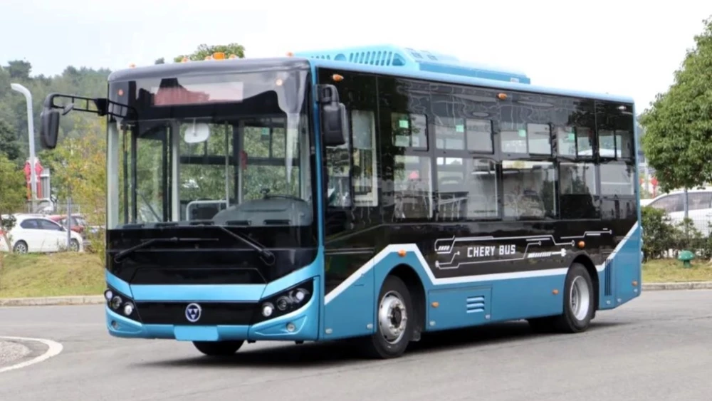 электробус Chery спереди сбоку