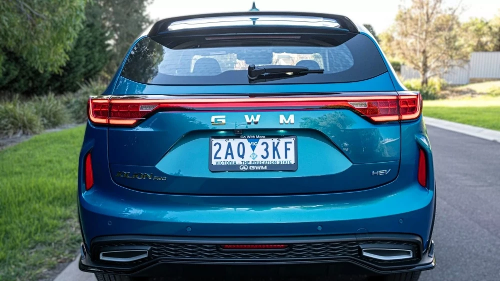 гибридный кроссовер Haval Jolion HEV сзади