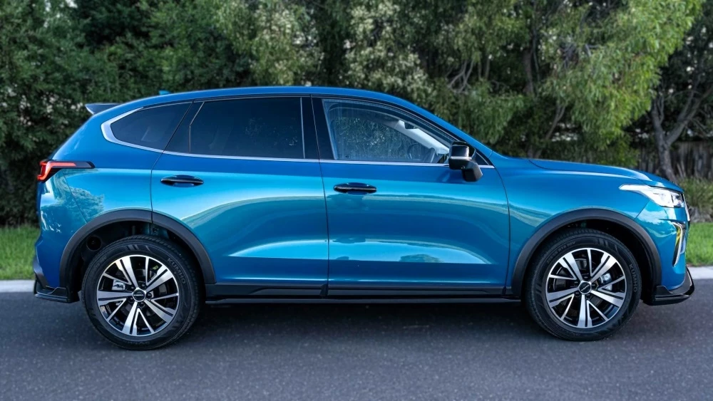 гибридный кроссовер Haval Jolion HEV сбоку