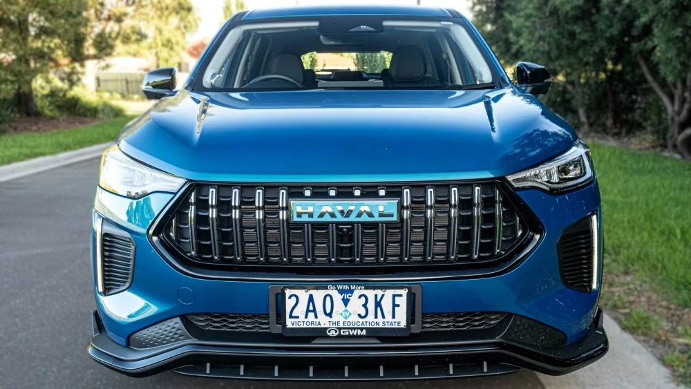 гибридный кроссовер Haval Jolion HEV спереди