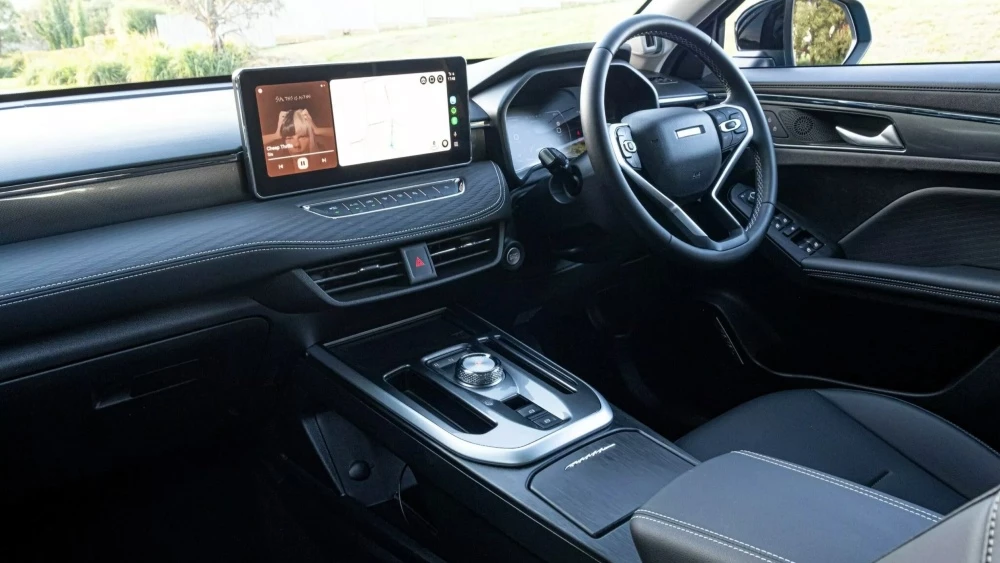 гибридный кроссовер Haval Jolion HEV интерьер