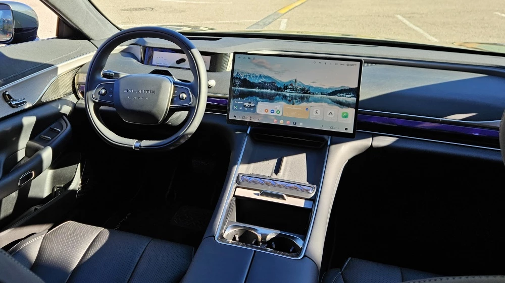 электрический седан Exlantix ES интерьер