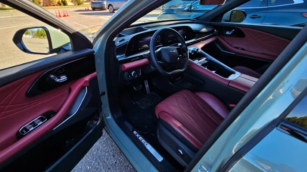 гибридный кроссовер Exeed RX интерьер