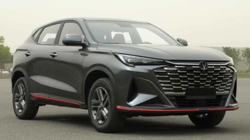 Кроссовер Changan CS35 Max сбоку спереди