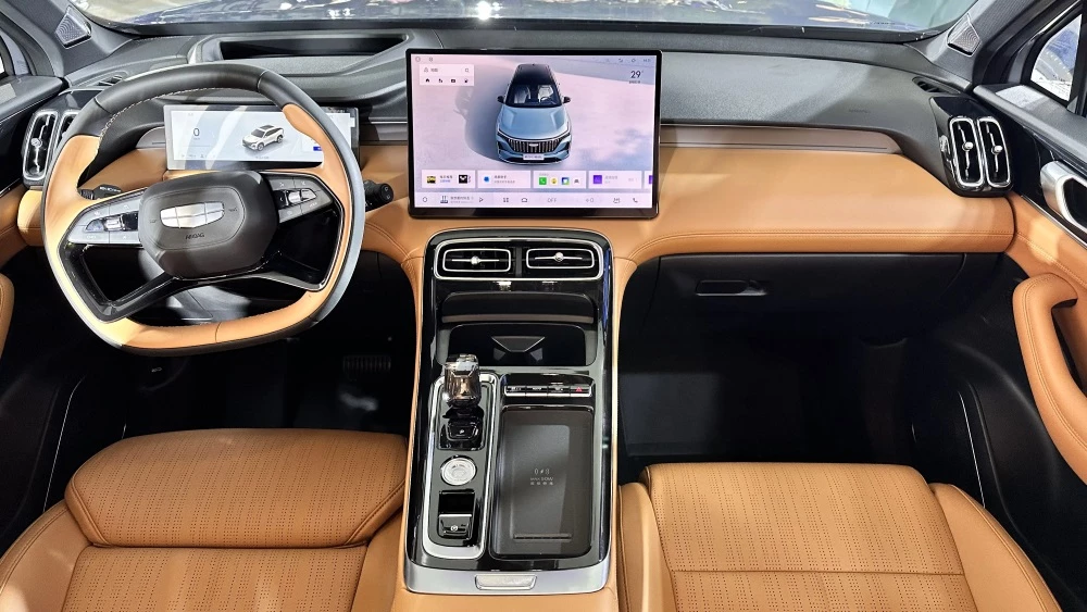 новый Geely Atlas 2025 интерьер презентация модели