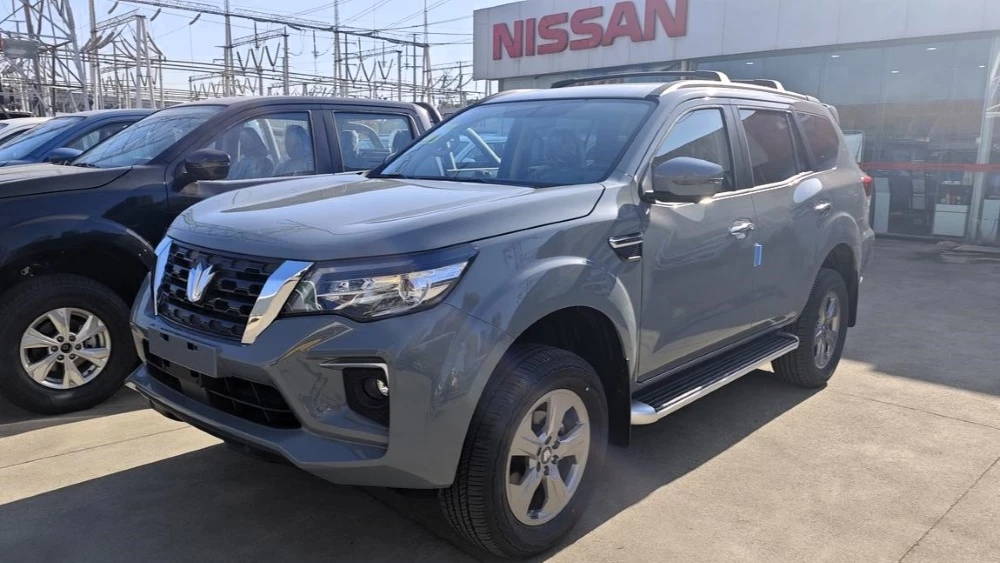 Внедорожник Dongfeng Paladin Cool Edition сбоку спереди В Китае