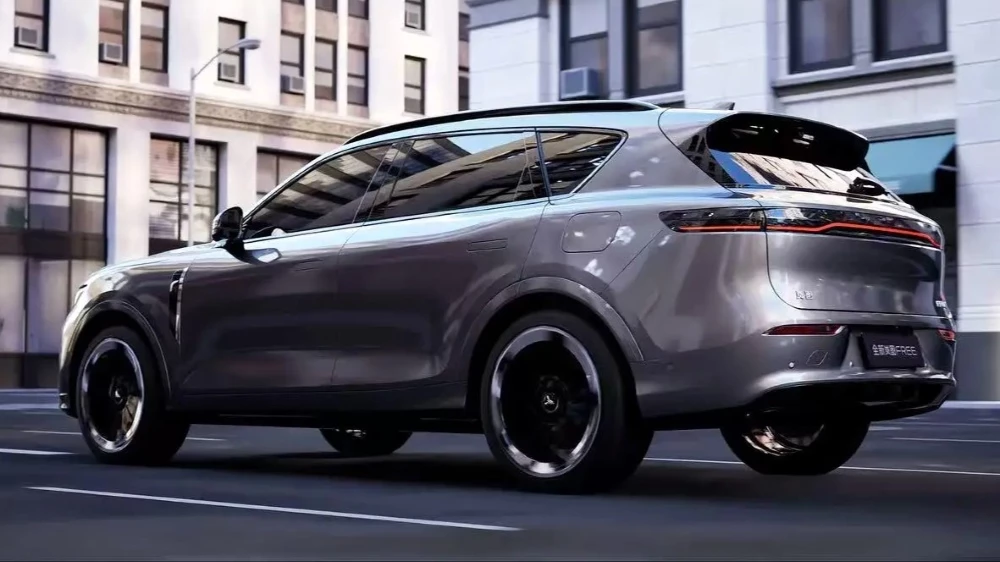 новый Voyah Free+ сбоку сзади