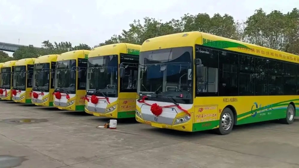 автобусы Chery с водородной силовой установкой спереди сбоку