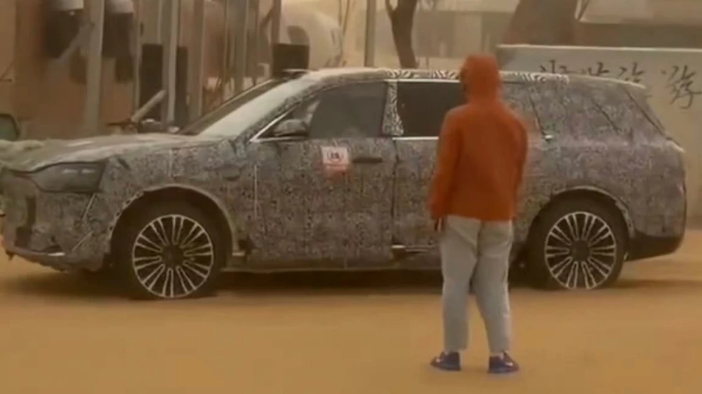 удлиненный aito m9 кроссовер в китае заметили во время тестов