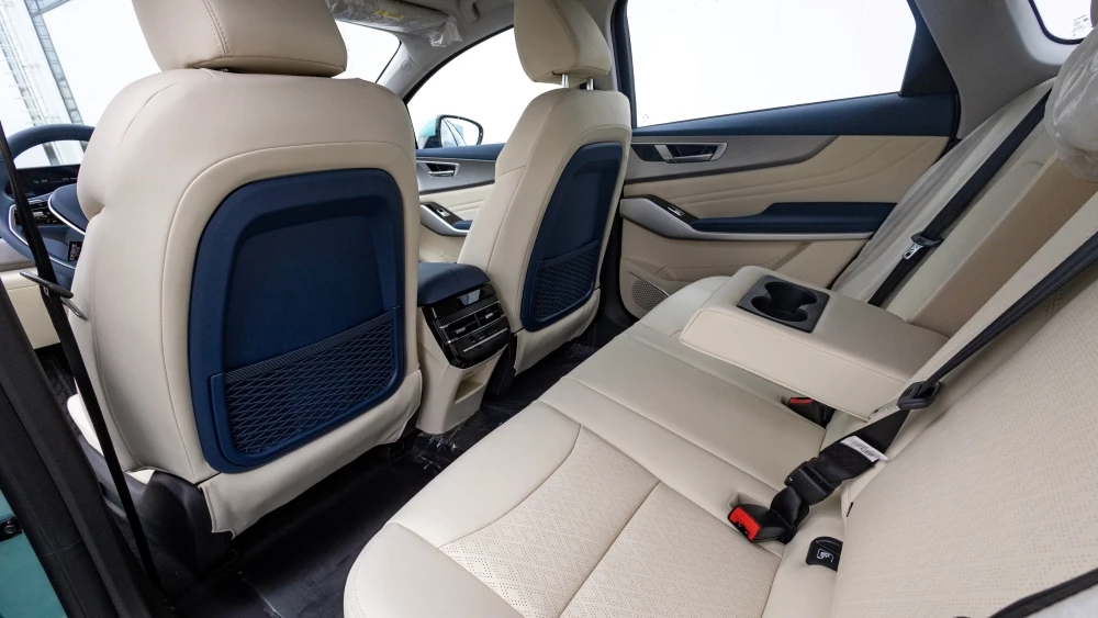 Обновленный электрический седан «Амберавто А5» салон интерьер сиденья второй ряд