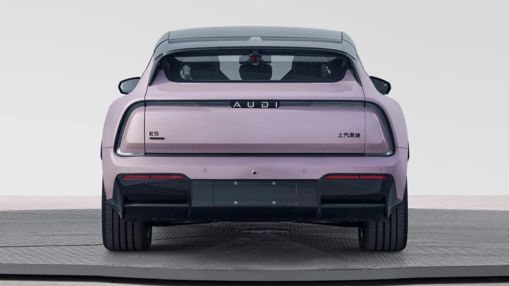 Электромобиль AUDI E5 Sportback сзади