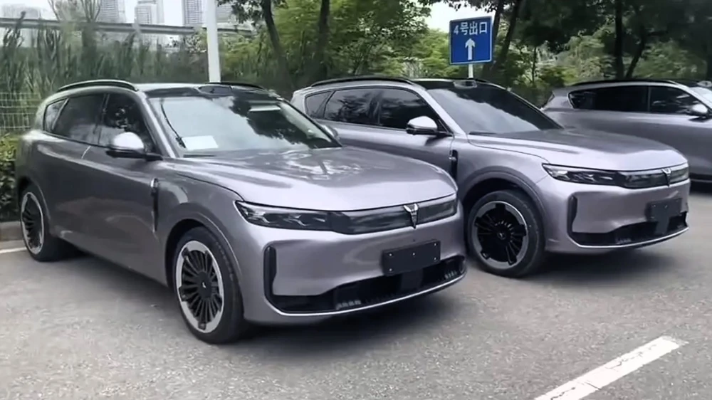 новый Voyah Free+ сбоку спереди в Китае