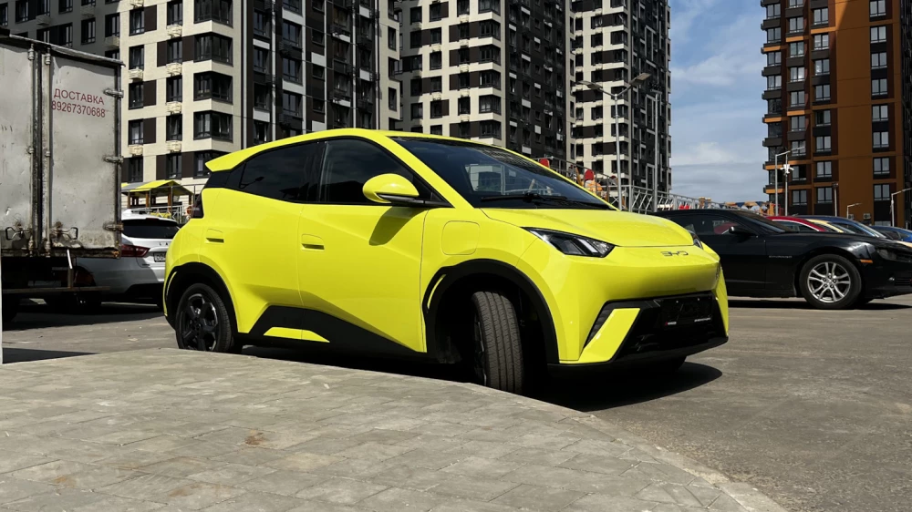 byd seagull электромобиль в россии хэтчбек желтый сбоку спереди