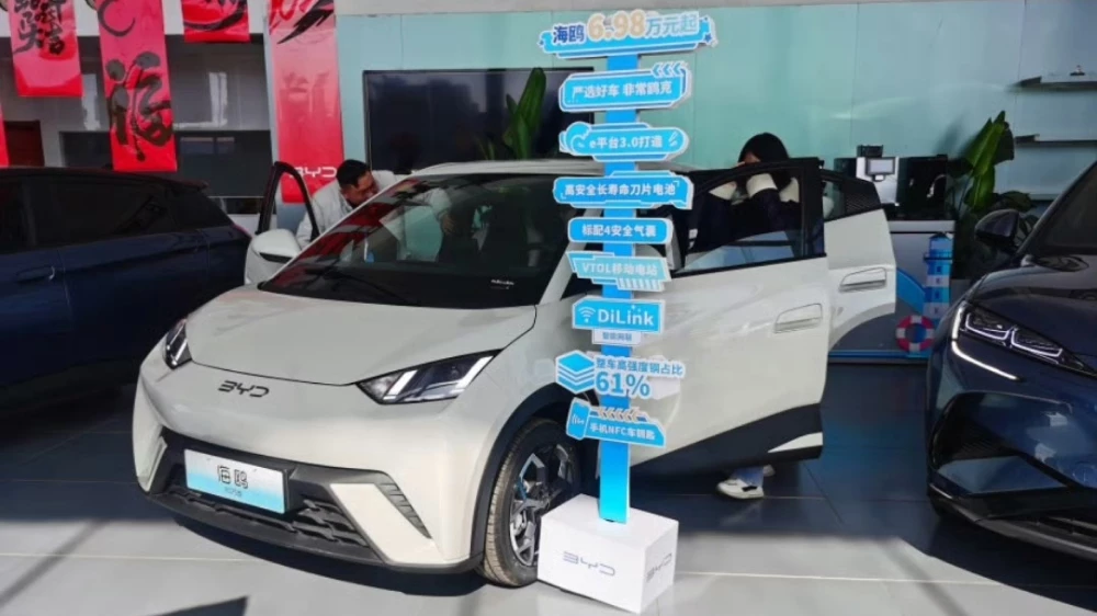 byd seagull электромобиль хэтчбек соку спереди byd dolphin mini