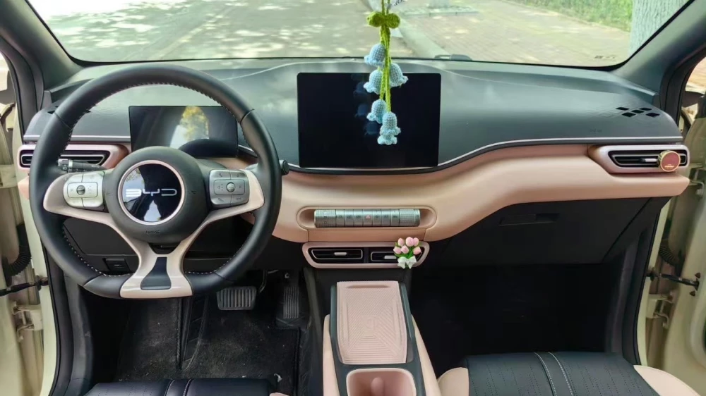 byd seagull электромобиль салон розовый