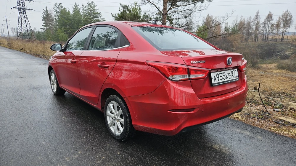 Changan Alsvin тест сбоку сзади