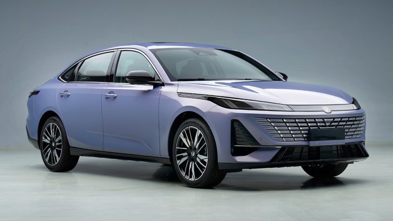 Обновленный седан Changan Lamore сбоку спереди