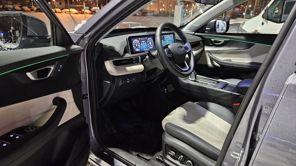 Chery Tiggo 4 тест салон интерьер вечерняя атмосферная подсветка
