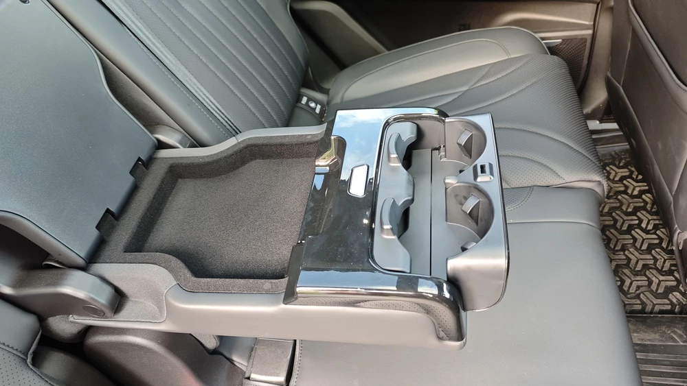 chery tiggo 9 тест мишина салон интерьер сиденья второй ряд подлокотник