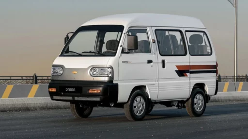 Chevrolet Damas сбоку спереди