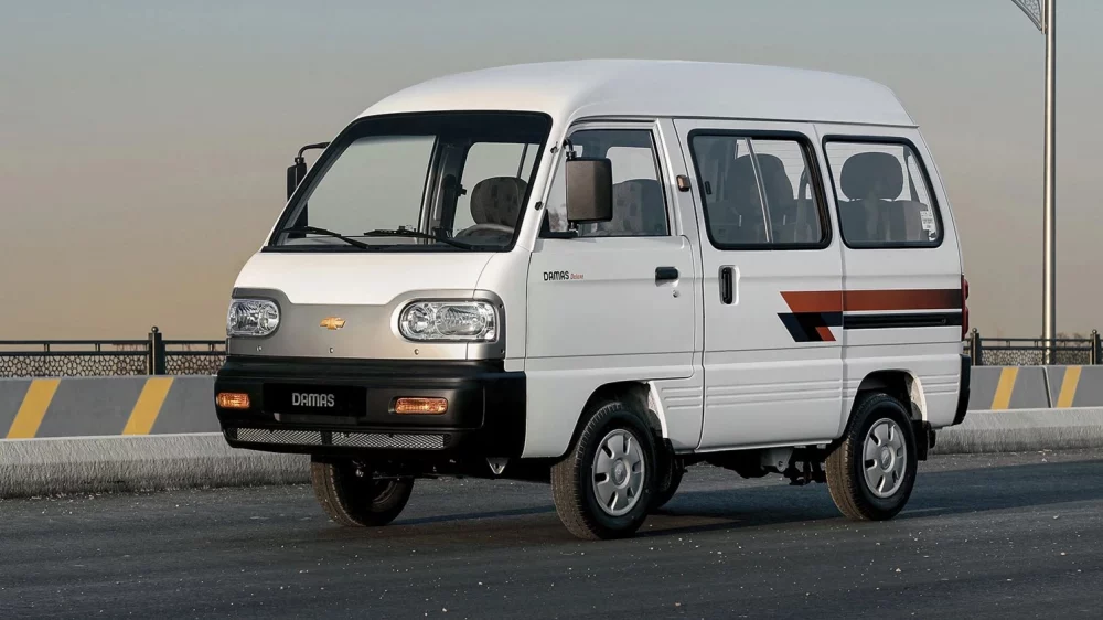 Chevrolet Damas сбоку спереди