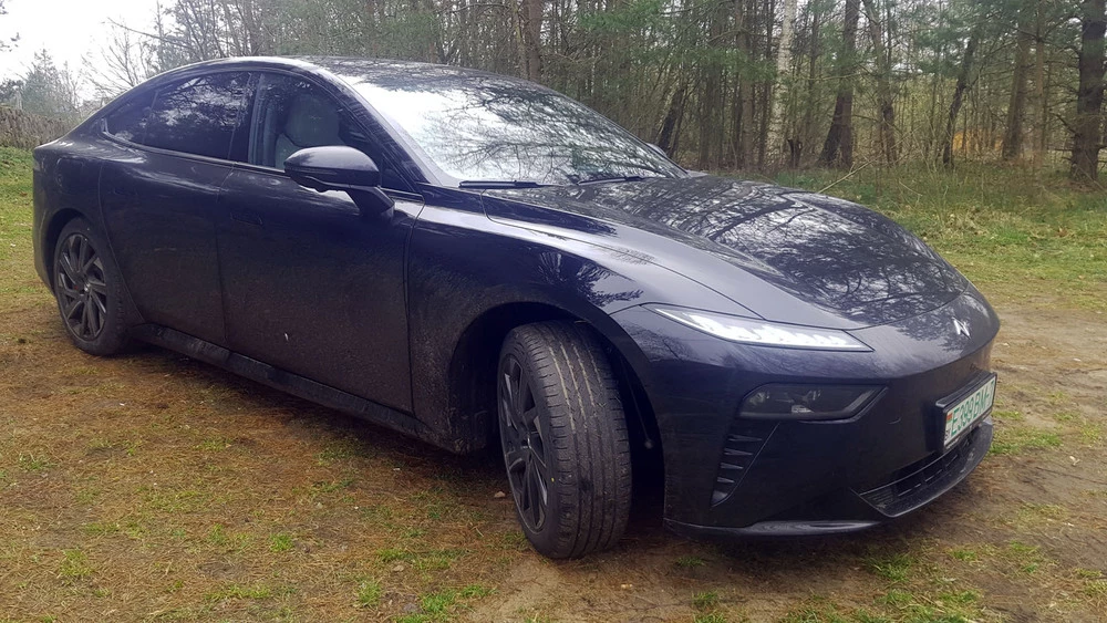 Dongfeng eπ007 1200 EVR сбоку спереди тест