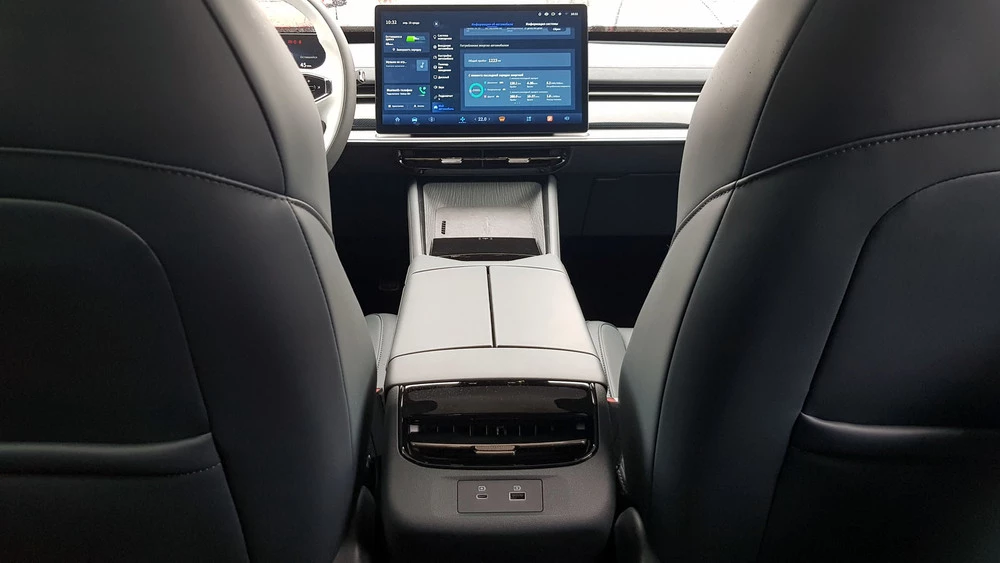 Dongfeng eπ007 1200 EVR тест салон интерьер центральный тоннель