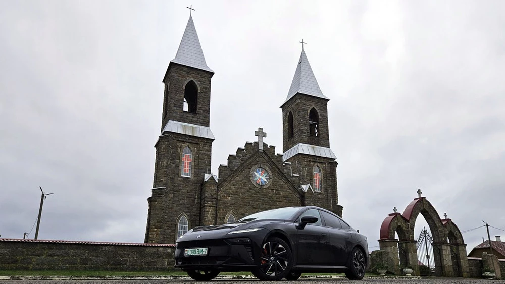 Dongfeng eπ007 1200 EVR сбоку спереди тест