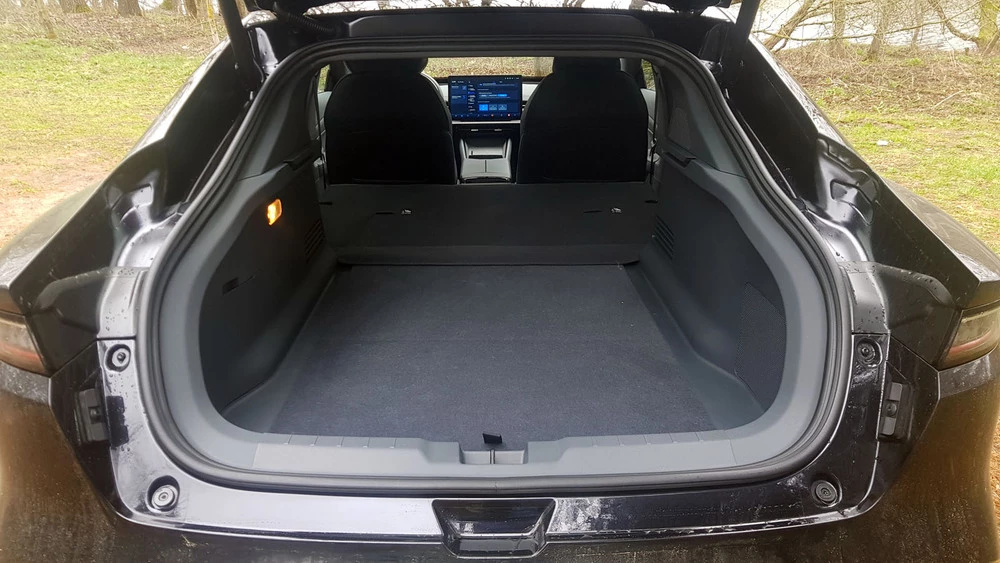 Dongfeng eπ007 1200 EVR тест салон интерьер багажник лифтбек