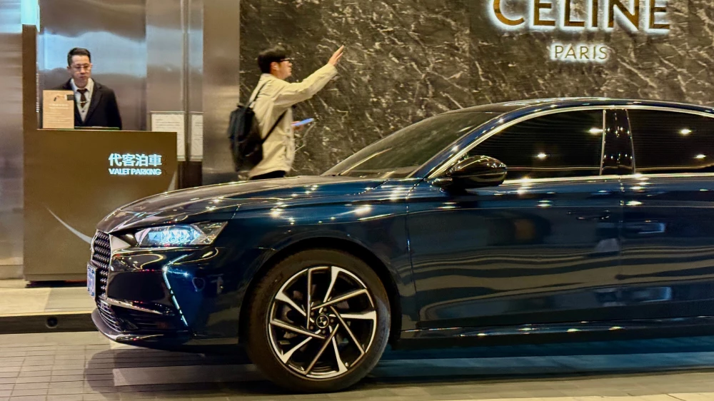 ds 9 седан сбоку спереди 