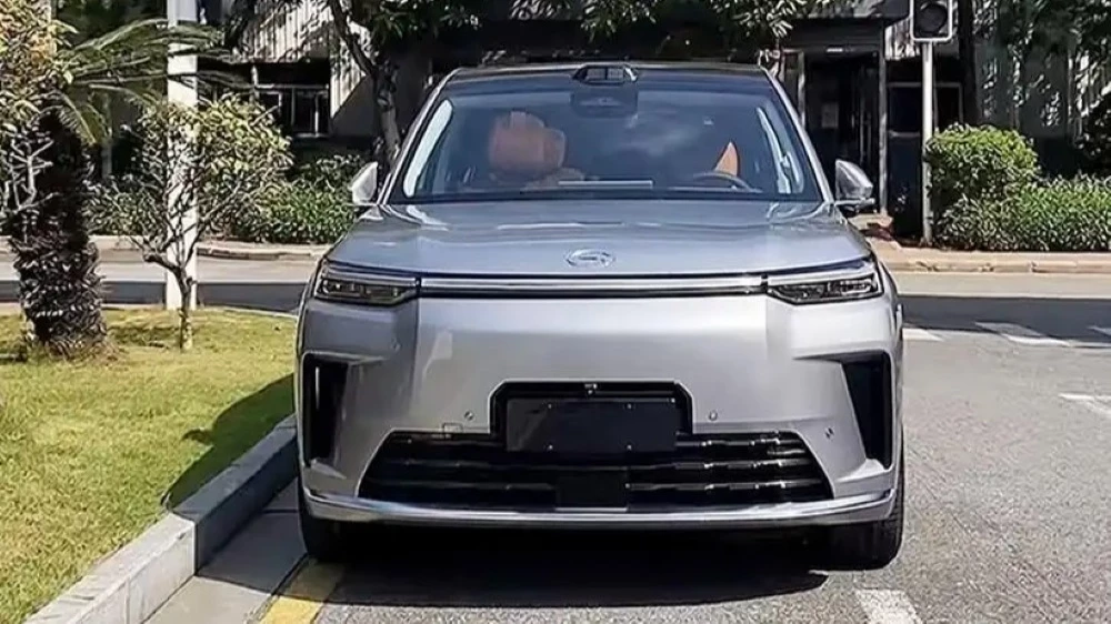 Гибридный кроссовер GAC S9 спереди в Китае